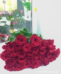 LRM EXPORT 185940171875526 20181203 012031416 200x240 - Букет из 27 красных роз (Эквадор), высота 90 см.