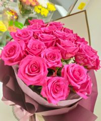 21 rozovaya roza kupit v permi 200x240 - Букет из 21 розовой розы (Эквадор), с оформлением