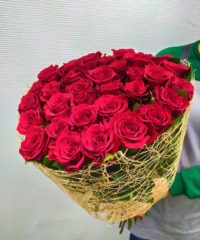 apro 200x240 - Букет из 35 красных роз (Эквадор), с оформлением