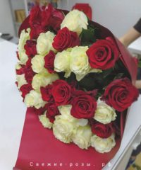 img 20200522 000437 200x240 - Букет из 45 красных и белых роз (Эквадор) с оформлением
