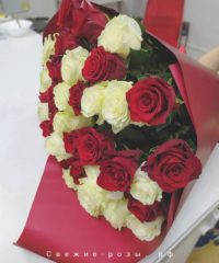 img 20200522 000459 200x240 - Букет из 45 красных и белых роз (Эквадор) с оформлением