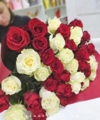 img 20200522 000645 200x240 - Букет из 45 красных и белых роз (Эквадор) с оформлением