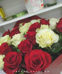 img 20200522 000703 200x240 - Букет из 45 красных и белых роз (Эквадор) с оформлением
