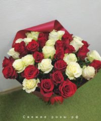 img 20200522 000914 200x240 - Букет из 45 красных и белых роз (Эквадор) с оформлением