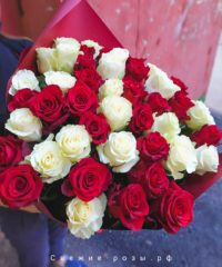 img 20200522 001354 1 200x240 - Букет из 45 красных и белых роз (Эквадор) с оформлением