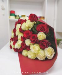 img 20200522 001629 200x240 - Букет из 45 красных и белых роз (Эквадор) с оформлением